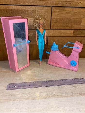 Barbie Mattel 1983 poupée gym salle sport gymnastique velo casier aérobic great shape