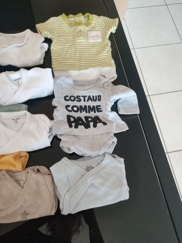 Lot pyjamas/ bodies 1 mois - photo numéro 4