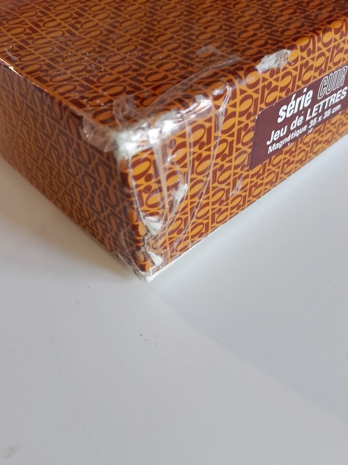 Serie cuir jeu de lettres magnétique 35x35 cm - photo numéro 8
