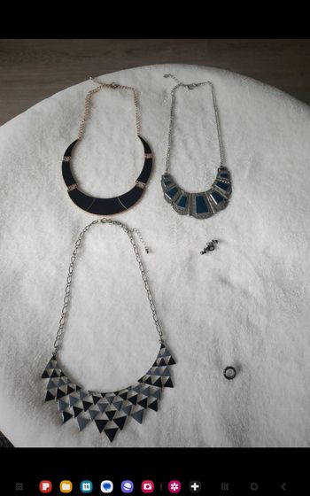 Ensemble de 4 colliers