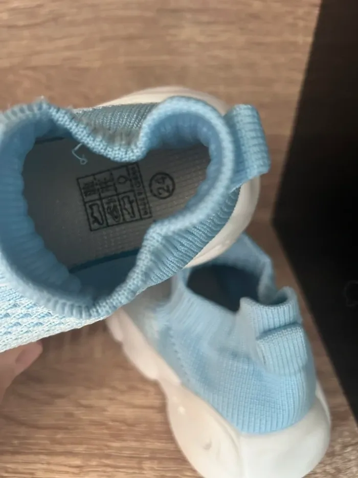 Chaussures chaussettes T24 bleu clair - photo numéro 7