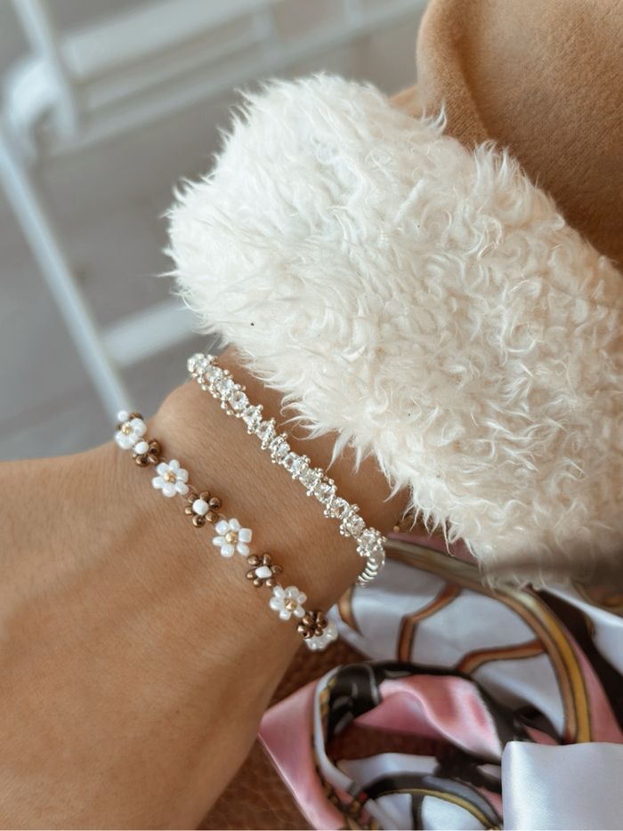Bracelets fleurs marron et blanc 🤎 - photo numéro 3