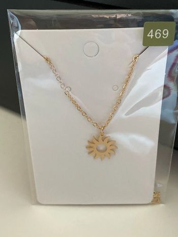 Collier doré pendentif soleil