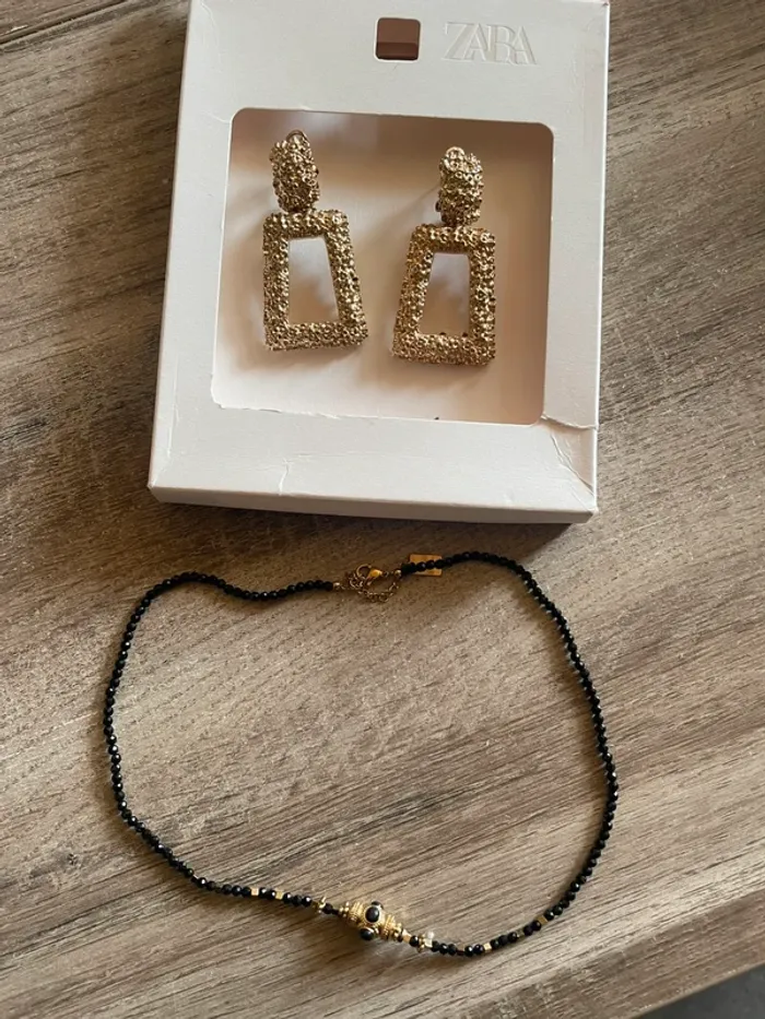 Boucles d’oreilles, tendance dorée, Zara