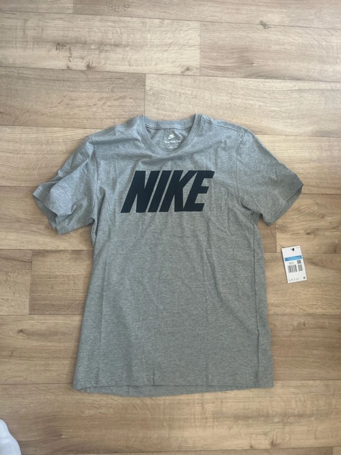 T-shirt Nike gris M