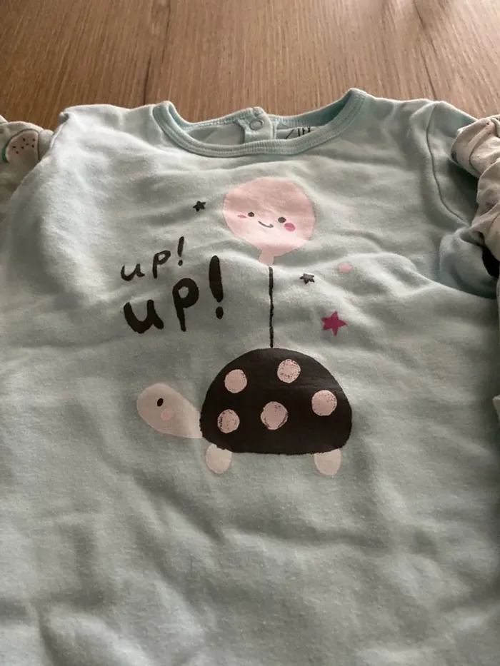 Lot pyjamas 6 mois - photo numéro 3