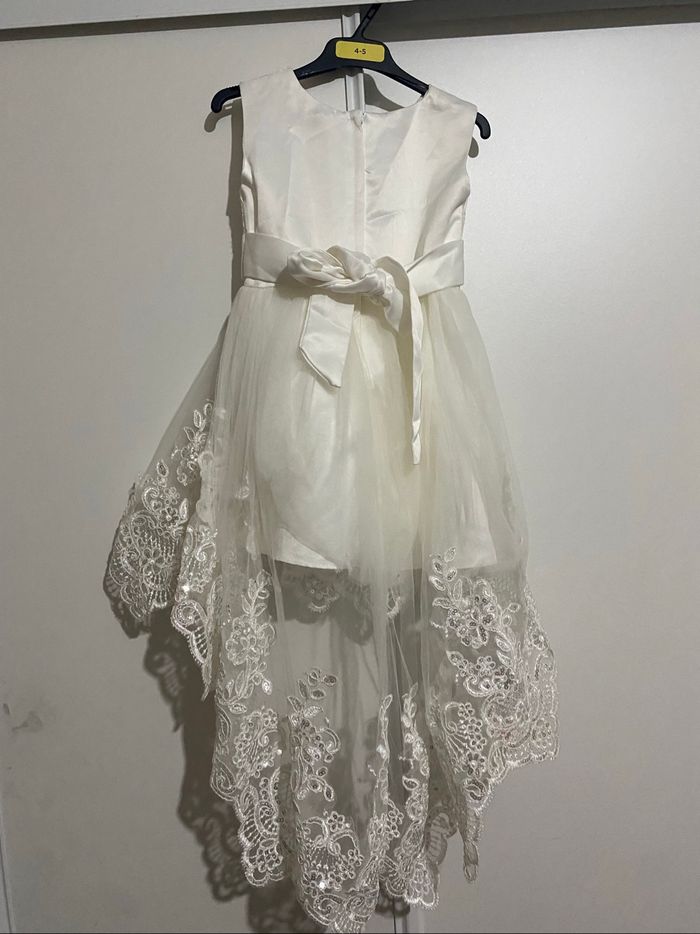 Robe de fille de deux ans en bon état
