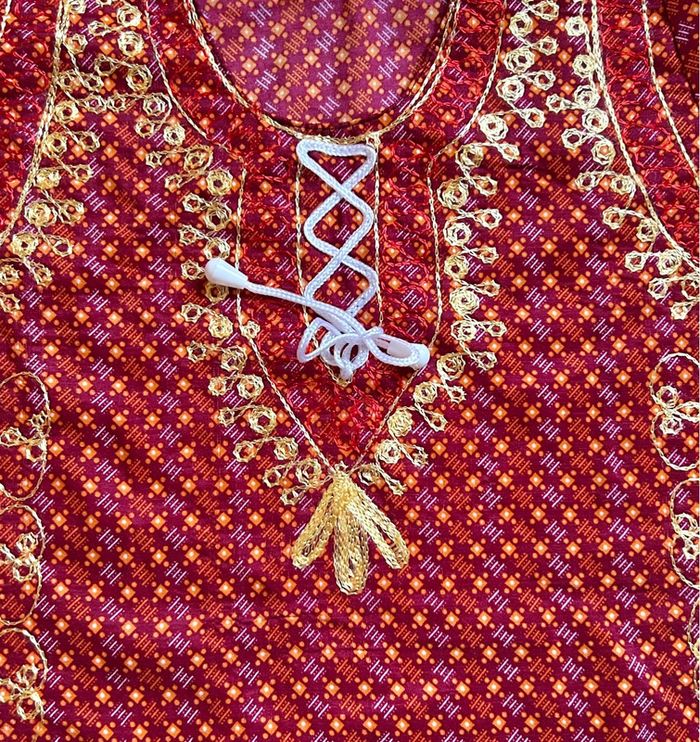 Robe traditionnelle brodée 4-6 ans neuve - photo numéro 2