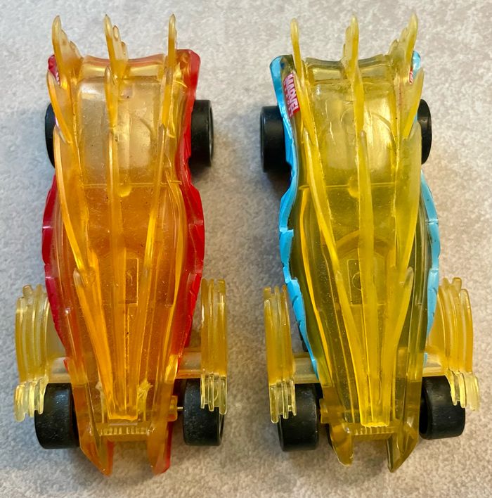 Lot 2 voitures Marvel