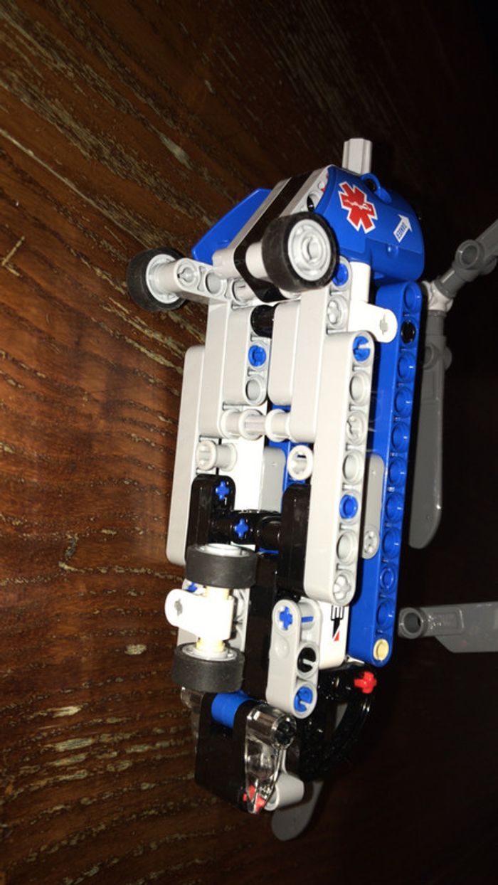 Lego hélicoptère rescue - photo numéro 5
