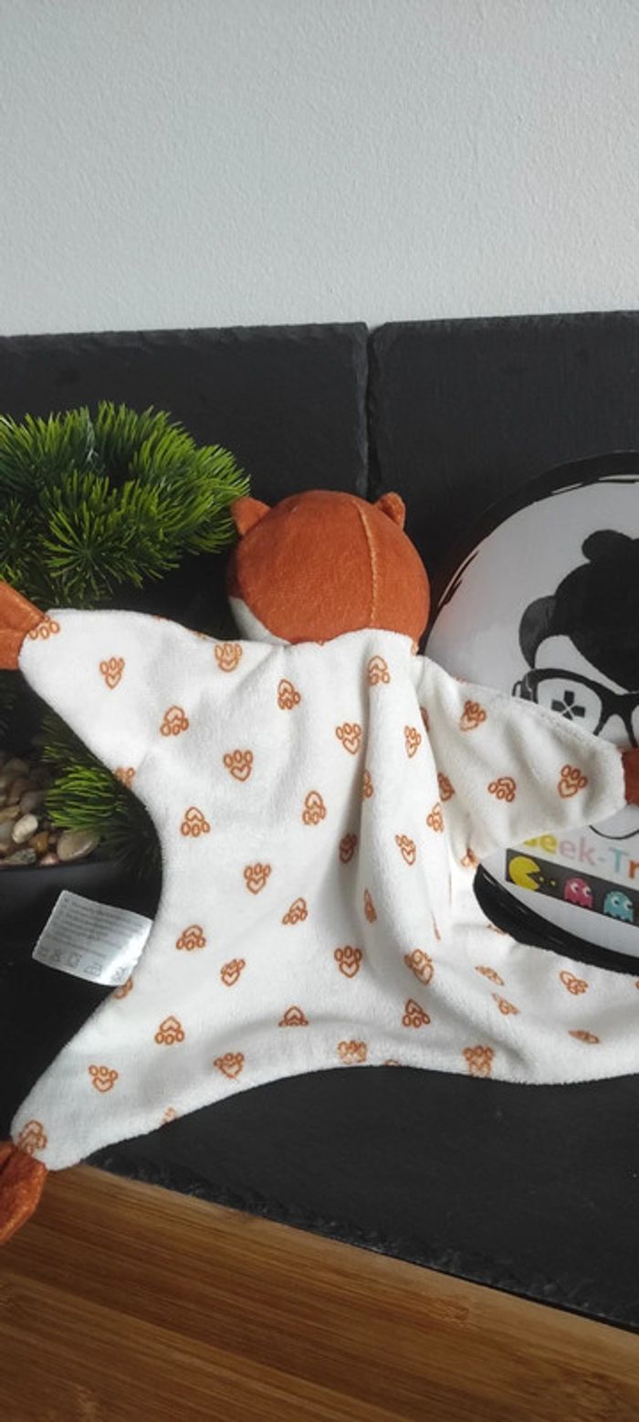 doudou renard plat empreintes zeeman peluche animal grelot écureuil Marron Blanc - photo numéro 2