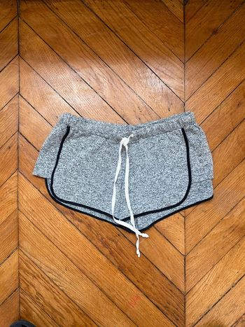 Short taille 34/36 brandy Melville