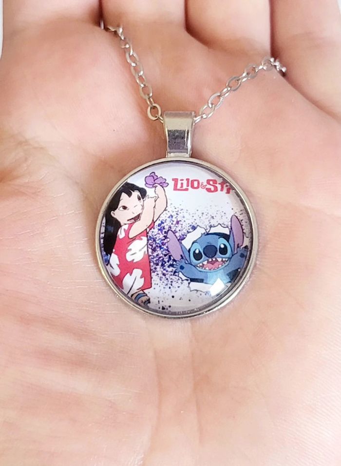 Collier pendentif Lilo & Stitch – Motif violet pailleté