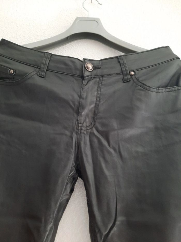 Pantalon effet simili cuir Taille 44 - photo numéro 3