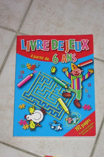 livre de jeux NEUF