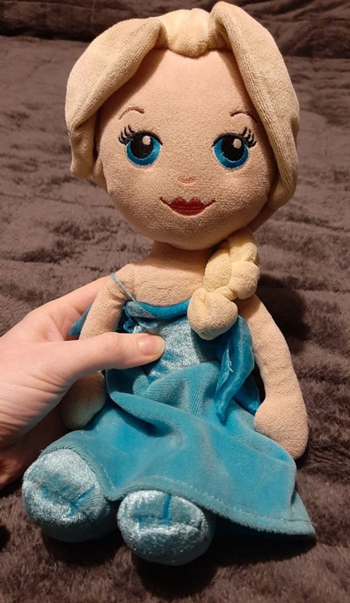 Poupée la reine des neiges - photo numéro 3