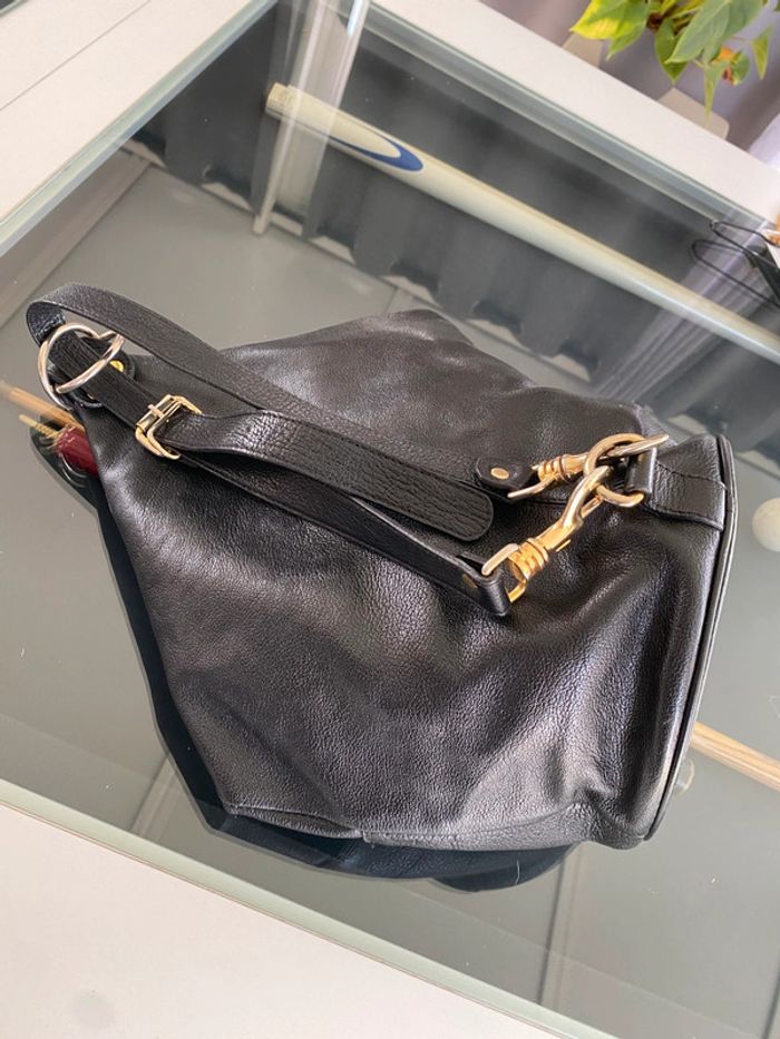 Sac Mac Douglas cuir noir porté épaule - photo numéro 5