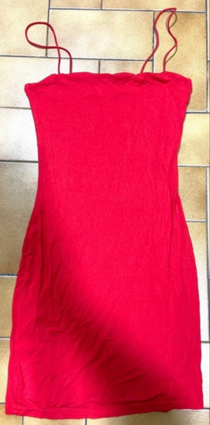 Belle robe rouge xs - photo numéro 2