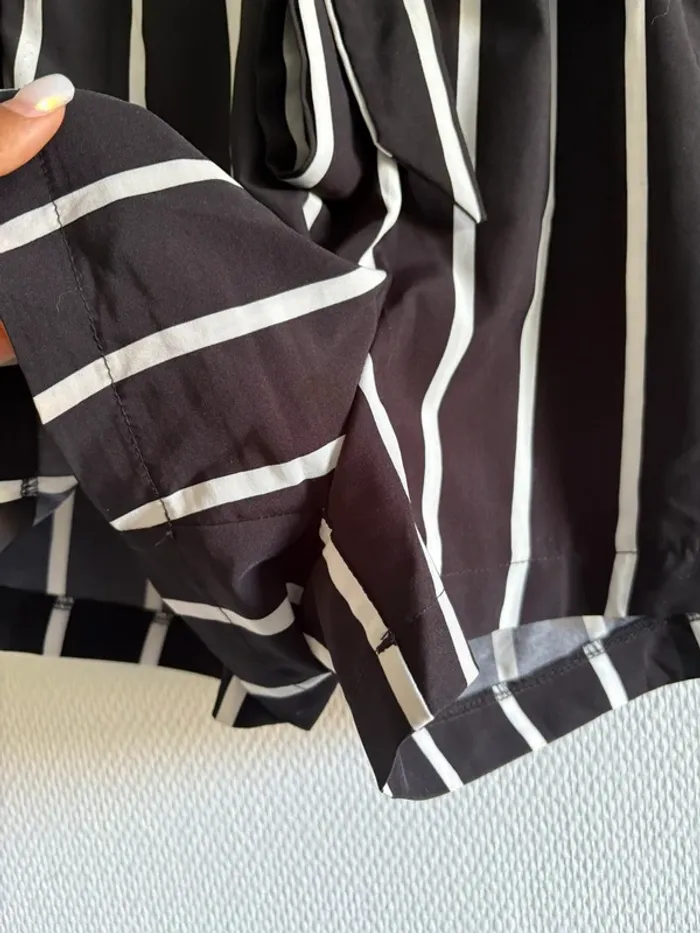 Short noir à rayures blanches - taille L - photo numéro 3