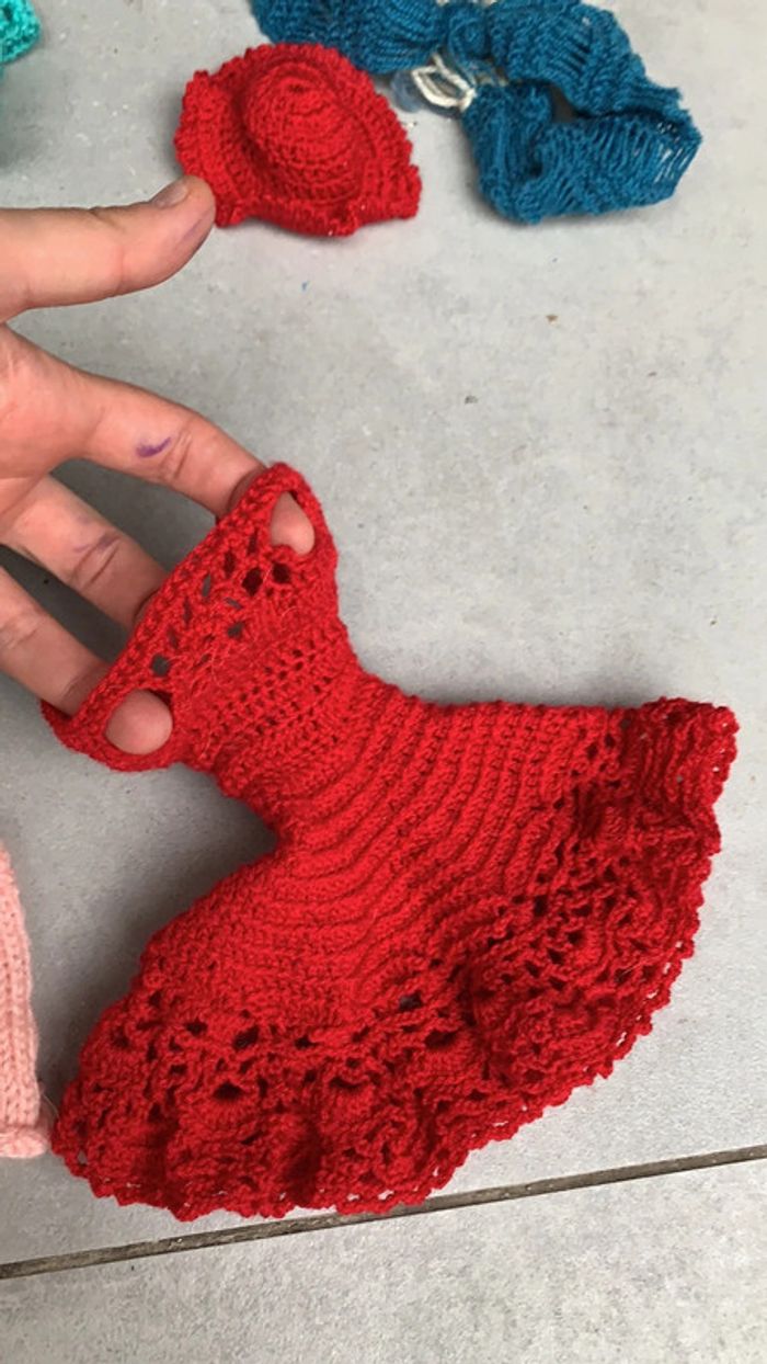 Lot accessoires vêtement poupée barbie tricoté - photo numéro 3