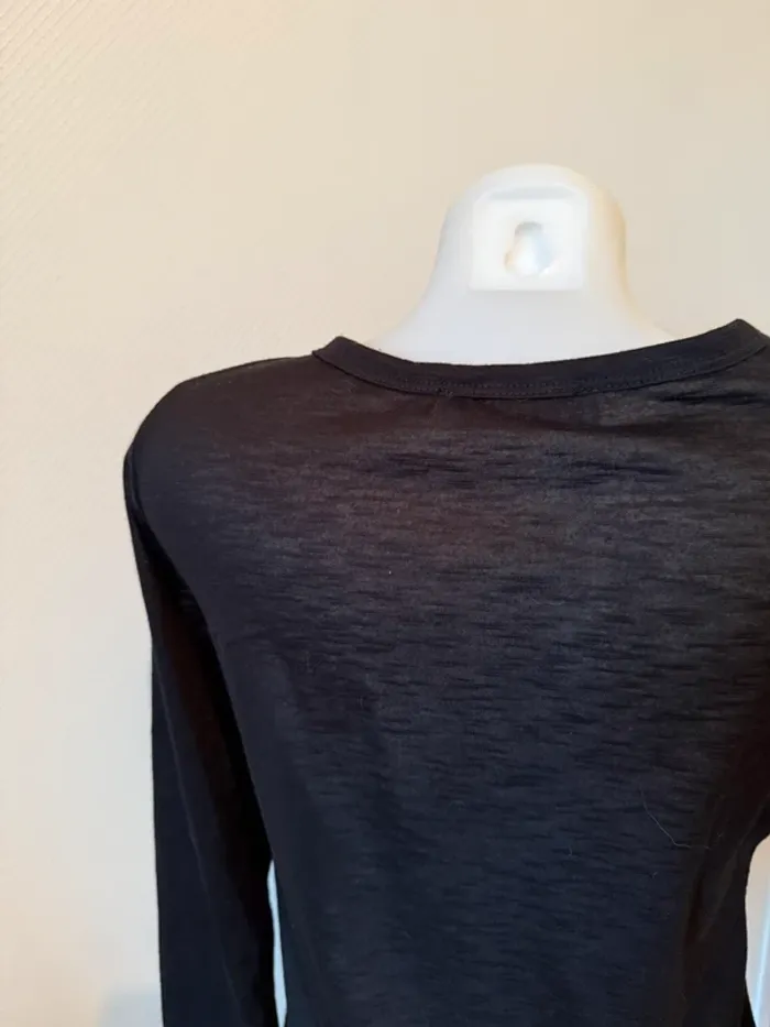 T- shirt manche longue noir en très bon état taille 38 toumai - photo numéro 6