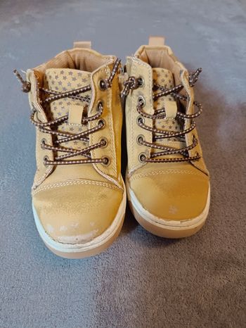 Chaussures couleur moutarde