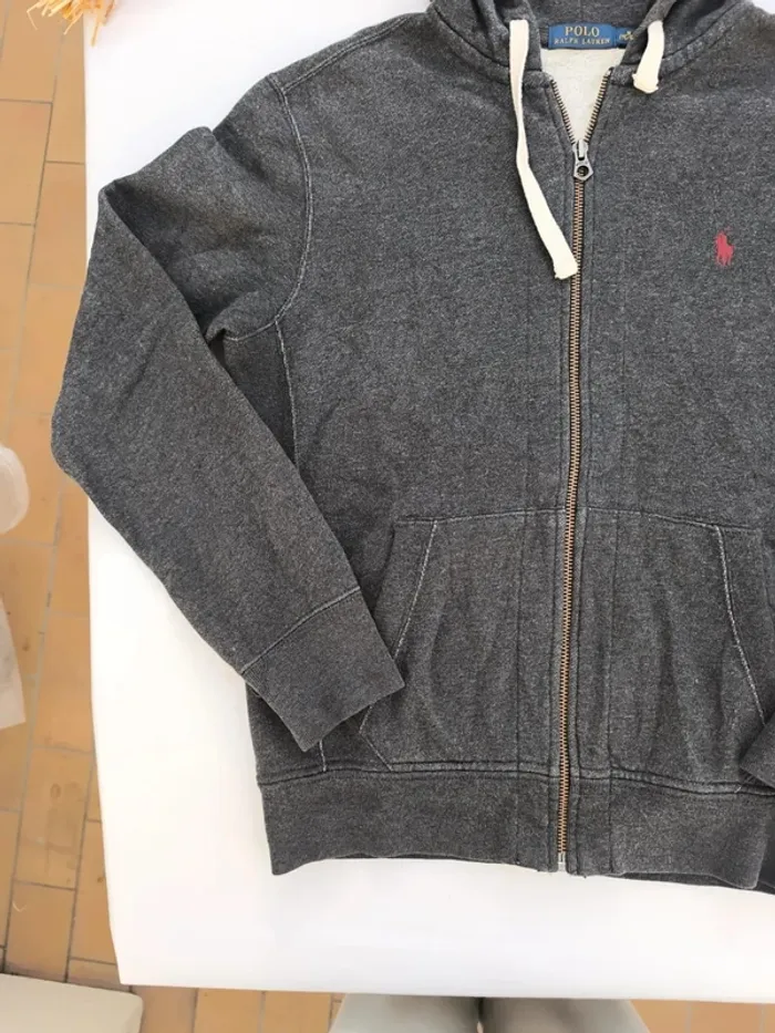 Sweat capuche homme Ralph Lauren zippé taille M gris foncé logo bordeau - tâche javel - photo numéro 4