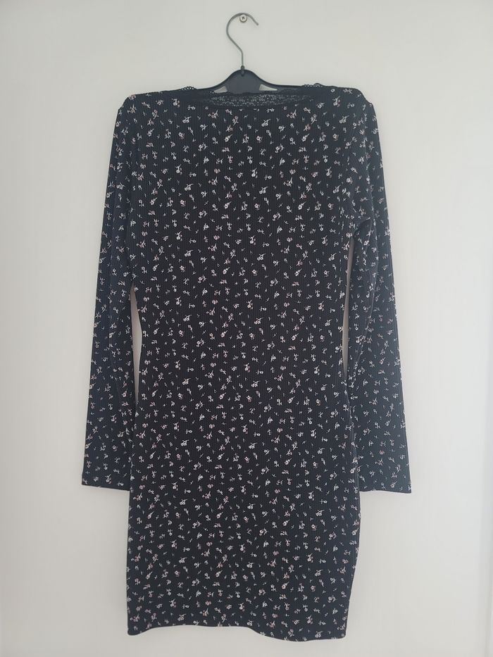 Robe moulante motif fleurs - photo numéro 3