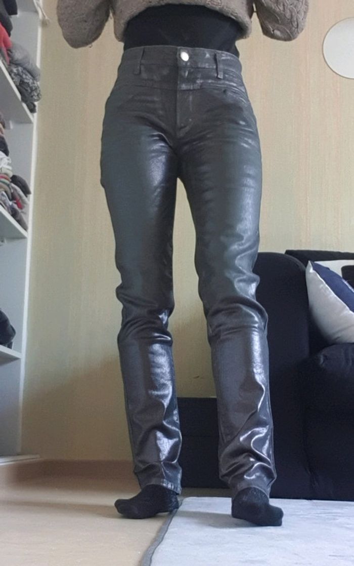 Pantalon jeans Closed femme taille 26 US soit 36 Europe gris brillant effet ciré - photo numéro 3