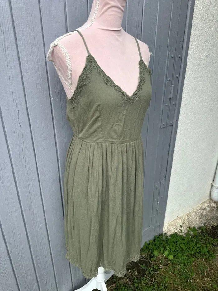 Robe d’été kaki fines bretelles doublée décolleté dentelle Kiabi 36/S - photo numéro 2