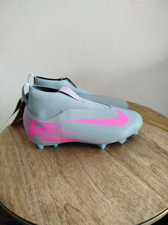 Crampons Nike T 35 - photo numéro 6