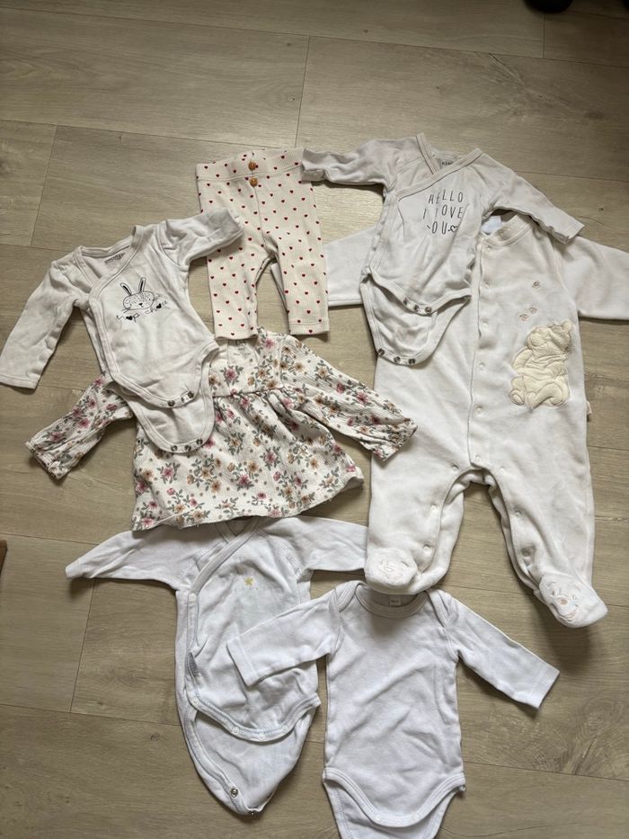 Lot de 52 vêtements bébé fille - photo numéro 2