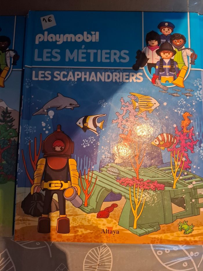 Livre playmobil "Les métiers " neuf - photo numéro 1