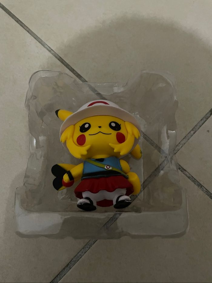 Figurine Pokémon pikachu - photo numéro 2