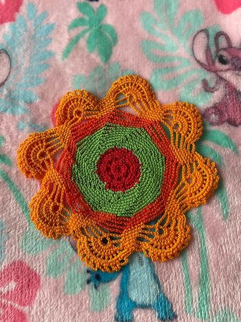 Napperon orange, vert, rouge et orange foncé pailleté