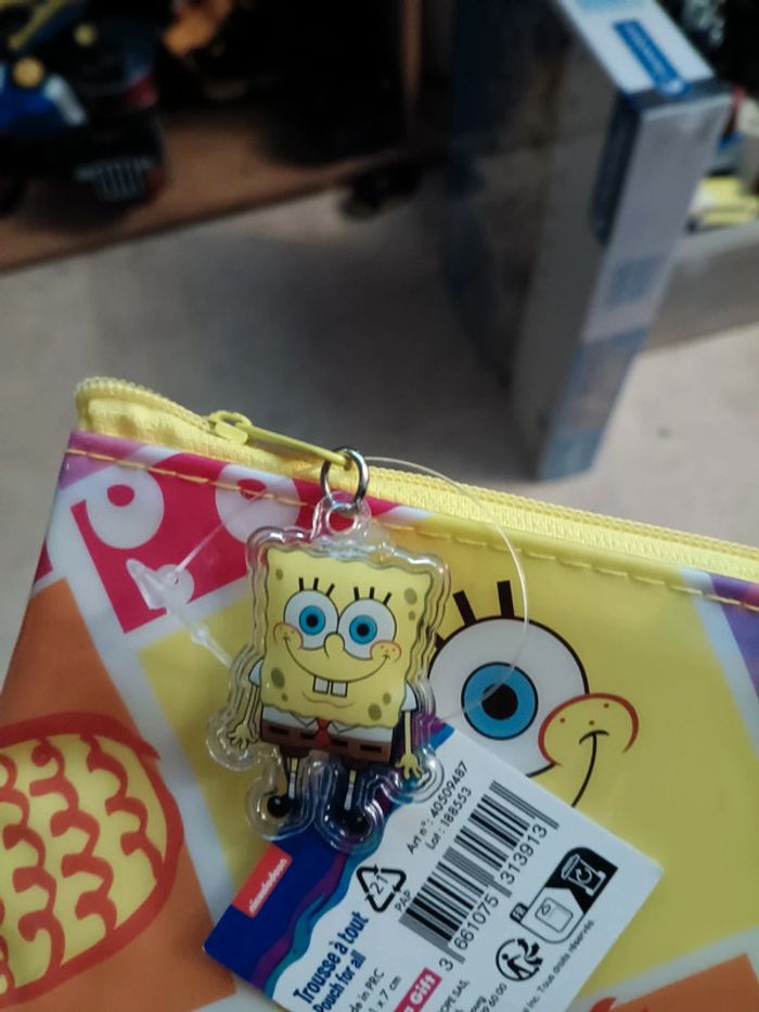 Petite trousse avec pendant Bob l'éponge - photo numéro 2