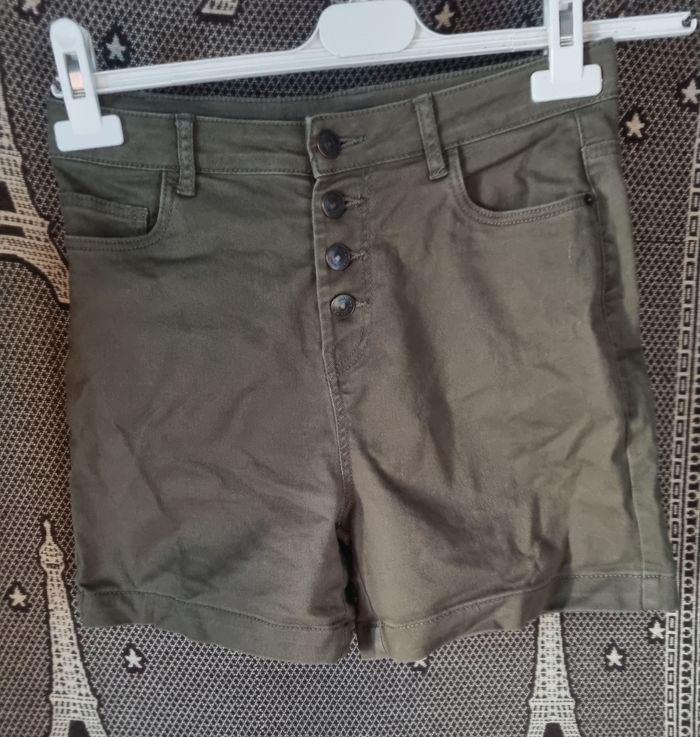 Short taille haute kaki 36 - photo numéro 1