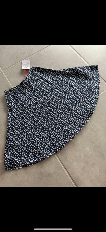 Jupe patineuse marine à fleurs 10 ans