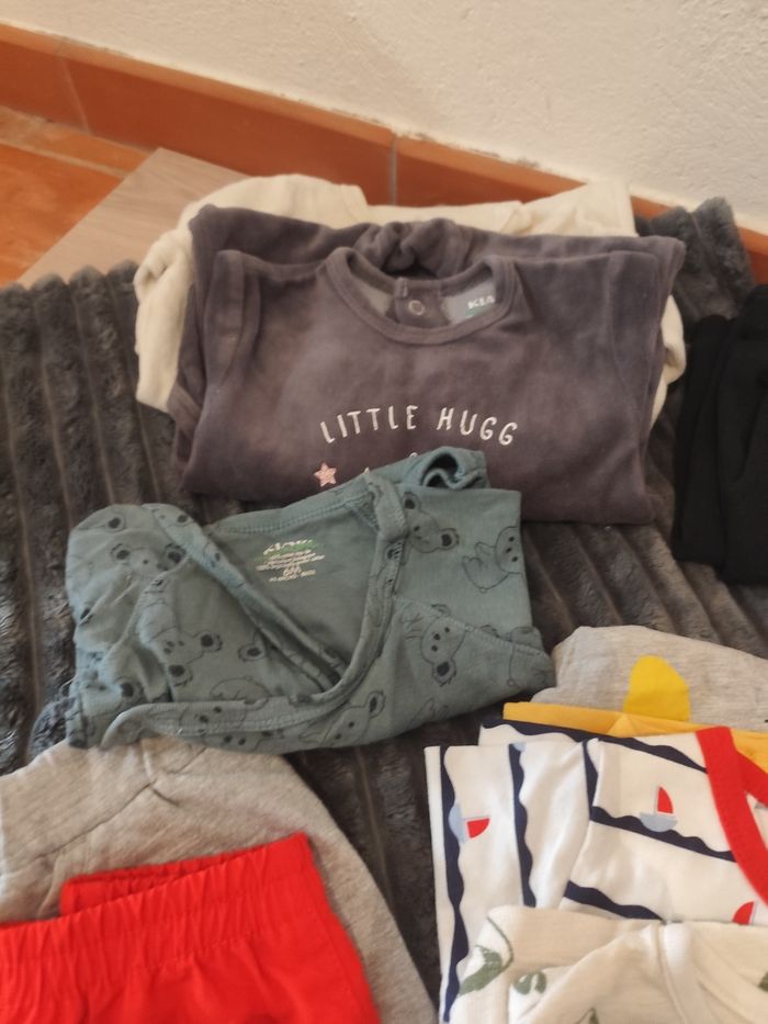 Lot vêtements 6 mois - photo numéro 4