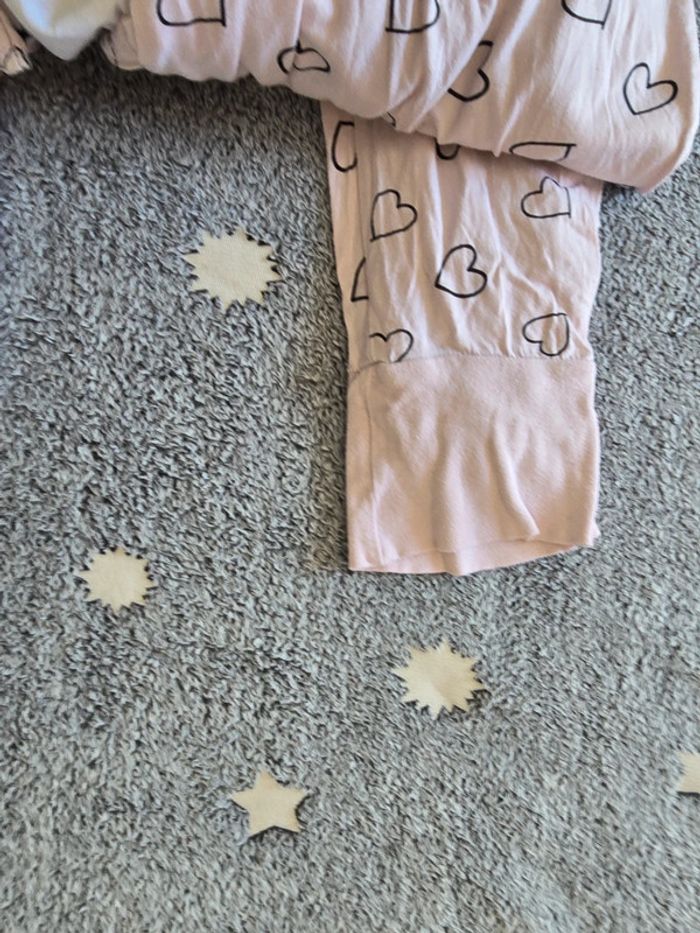2 pantalons et 1 tee-shirt Minnie pyjama taille L - photo numéro 7