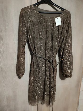 Très belle robe dentelle marron