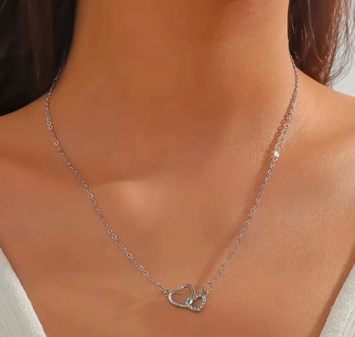 Collier double cœur en acier inoxydable neuf