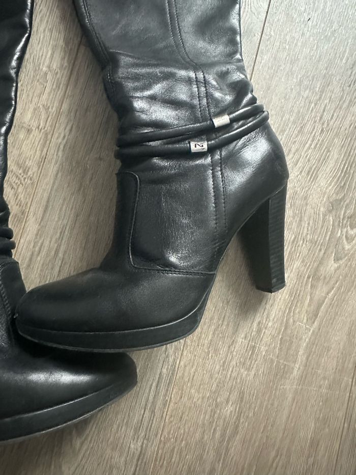 Bottes noires - photo numéro 3