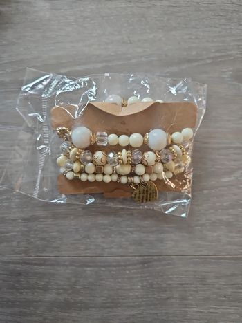 Neuf lot de 4 bracelets perles femme neuf