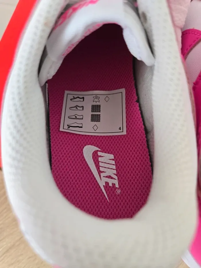 Nike dunk low Taille 34 neuf blanc rose fuchsia - photo numéro 6
