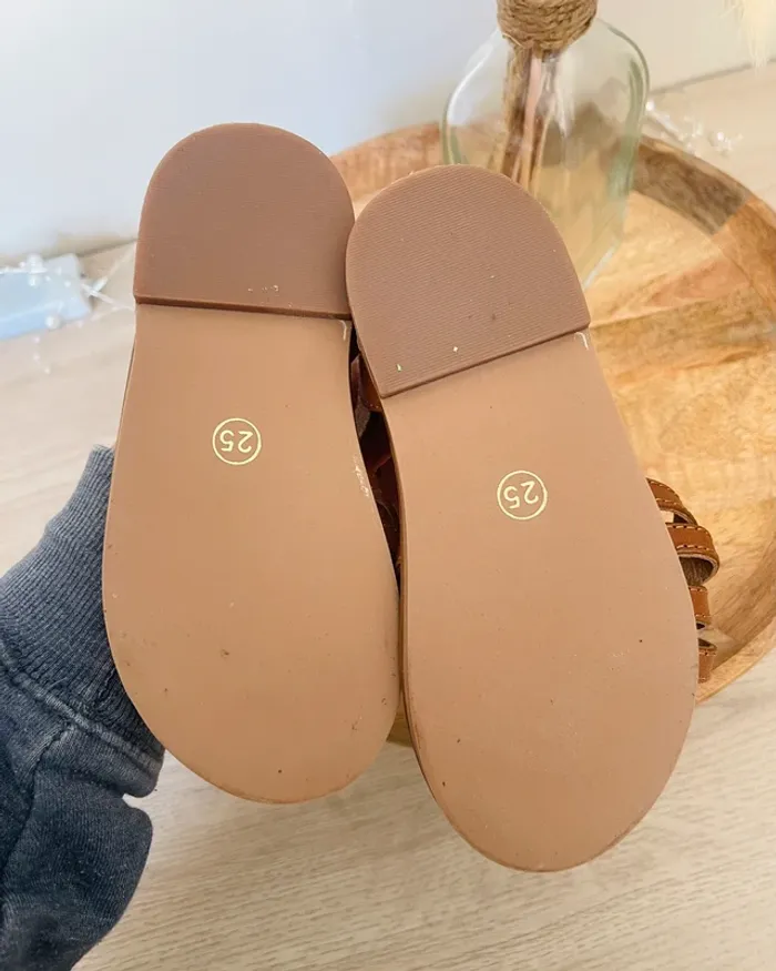 Sandales en cuir multibrides marron pointure 25 - Okaïdi ( neuves sans étiquette ) - photo numéro 7