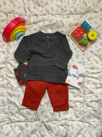 ensemble teeshirt manches longues gris et pantalon marron 3 mois