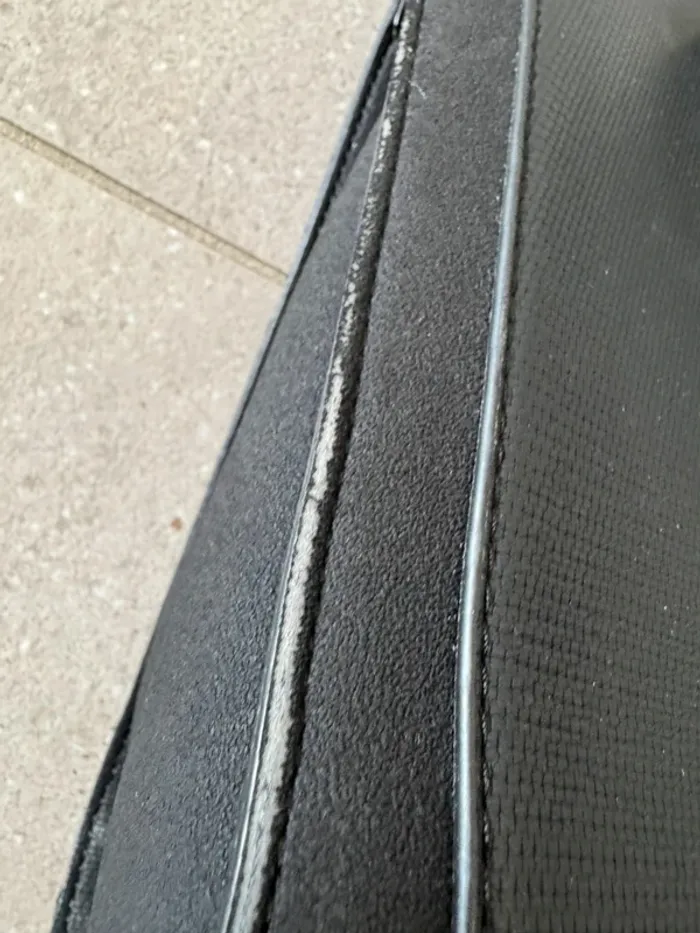 Sac à main Hexagona noir, il ya des marques d'usures, 33*26cm - photo numéro 4