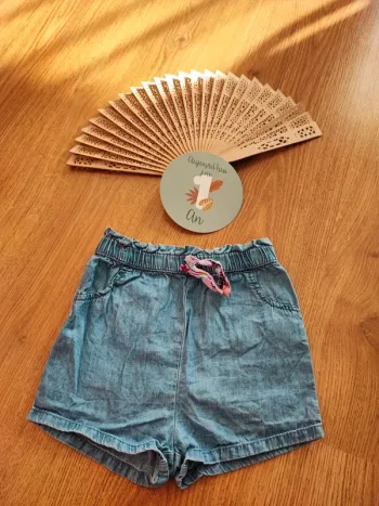Short en jean taille 12 mois