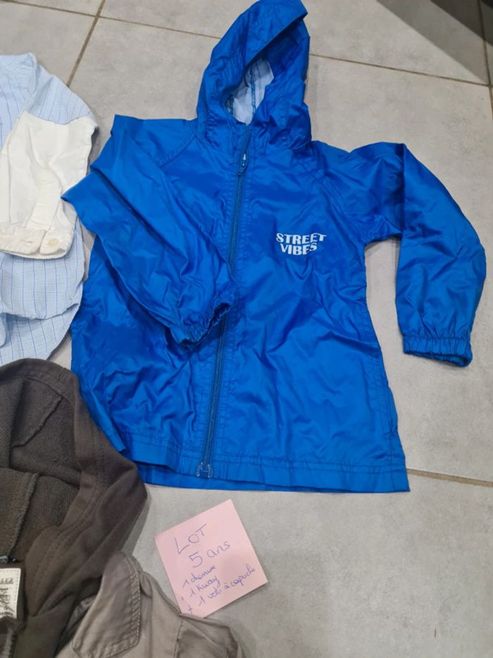 Lot de vêtements garçon 5ans 1 chemise + 1 veste manteau capuche + 1 kway - photo numéro 3